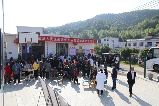 送醫(yī)送藥送健康 真情幫扶暖人心 —湖北省第三人民醫(yī)院赴通城縣開展義診慰問活動