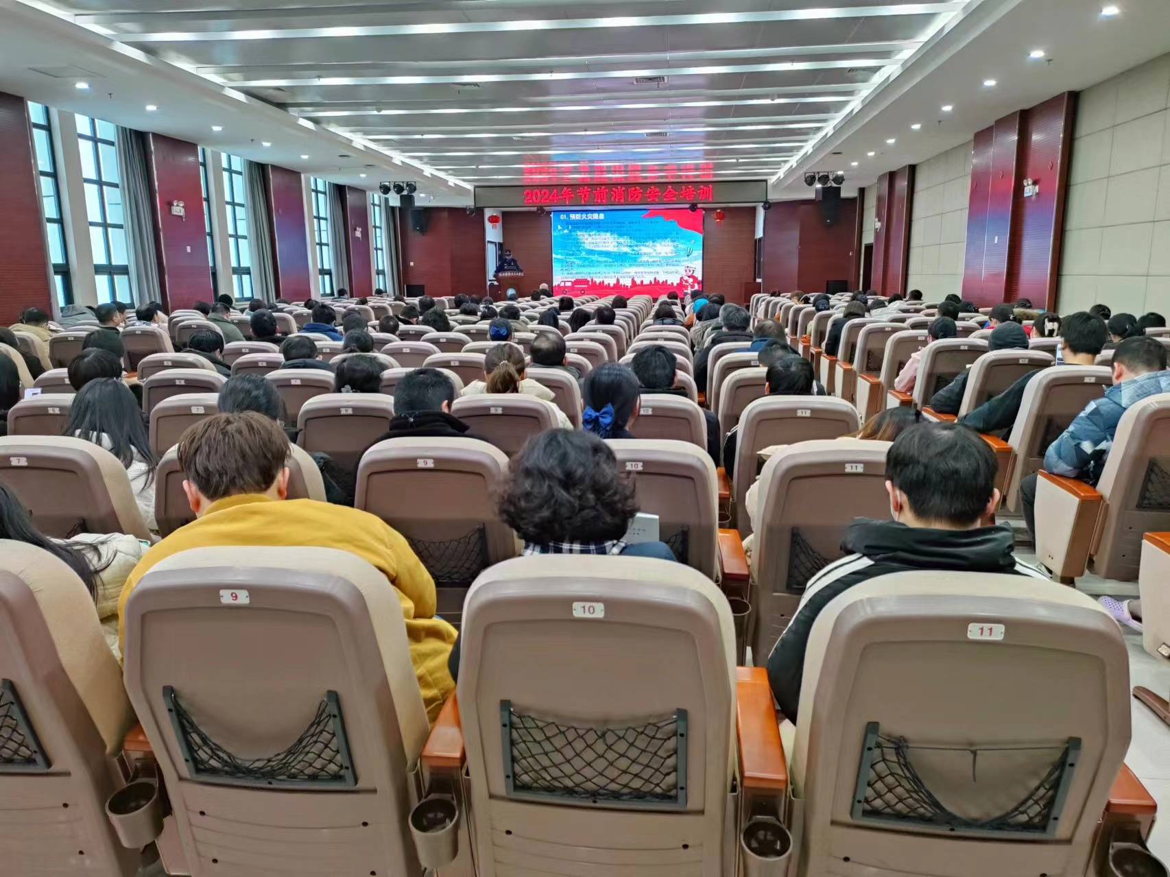 湖北省第三人民醫(yī)院組織開展節(jié)前消防安全培訓(xùn)及滅火疏散逃生演練